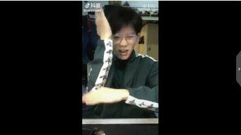 抖音網紅葛優視頻吃瓜,笑料百出引網友熱議